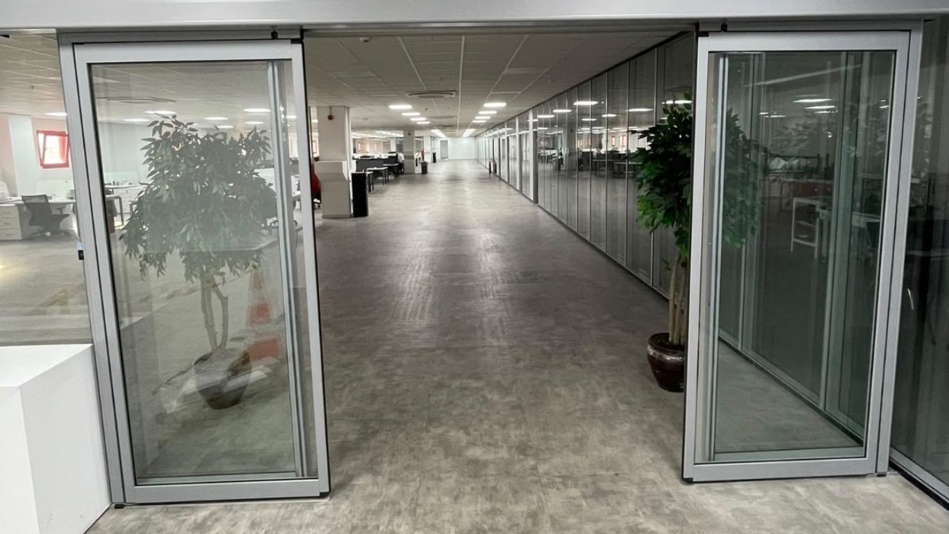 Otomatik Kapı Sistemlerinde Doğru Seçim Nasıl Yapılır?